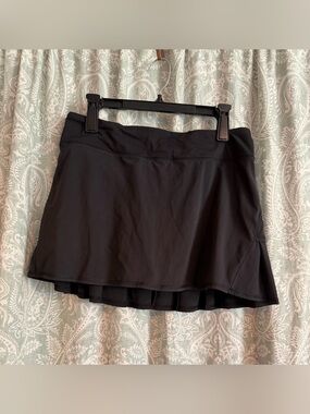 Lululemon Black Pleated Run Pace Setter skirt, size 8 Vintage